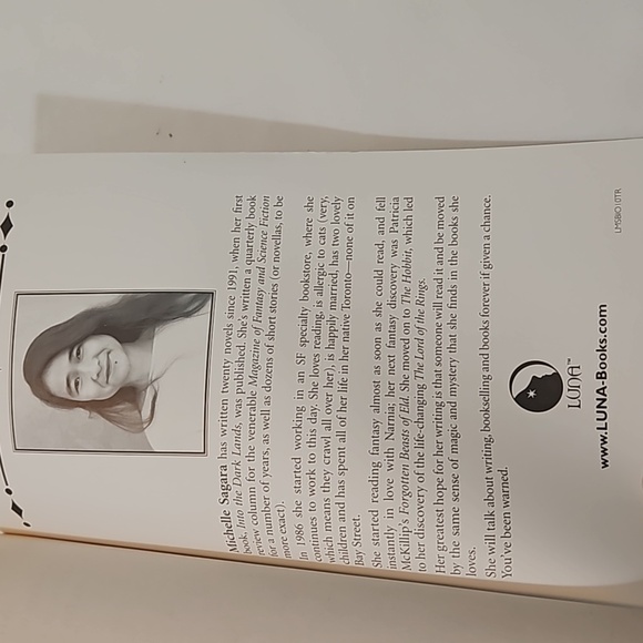 Luna Book CAST IN CHAOS THE chronicles of Elantra Michelle Sagara 2010 Paperback - Picture 13 of 17